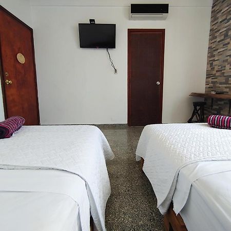 La Zona Hostel Сан-Сальвадор Екстер'єр фото