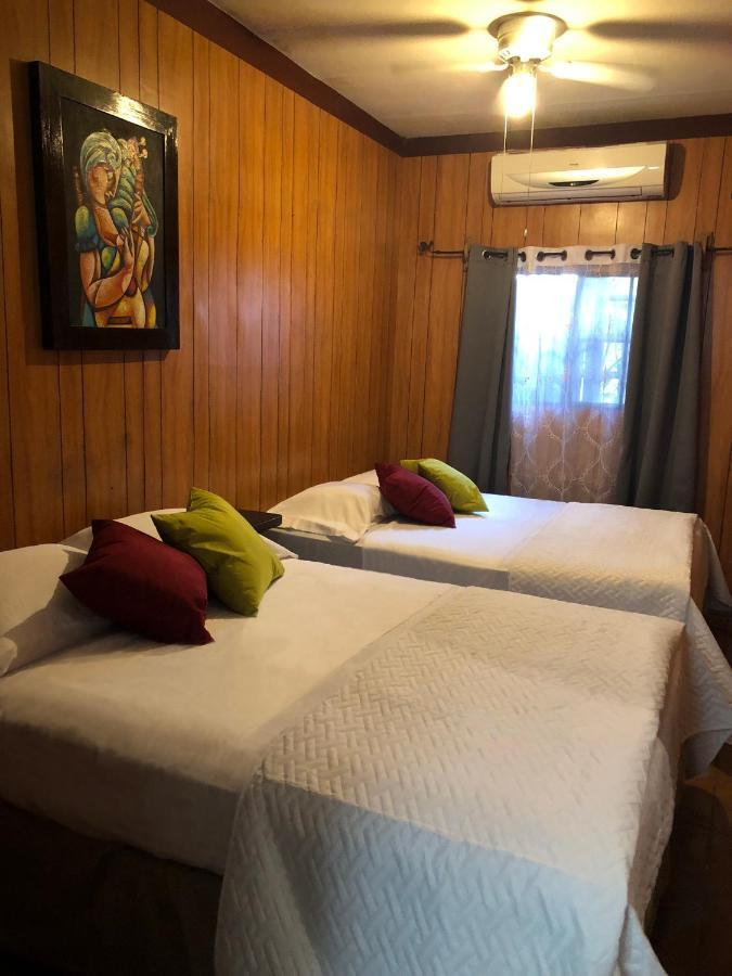 La Zona Hostel Сан-Сальвадор Екстер'єр фото