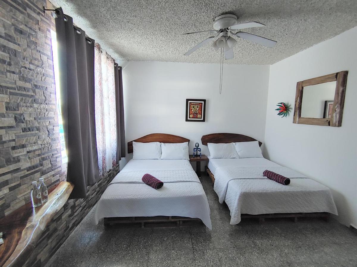 La Zona Hostel Сан-Сальвадор Екстер'єр фото