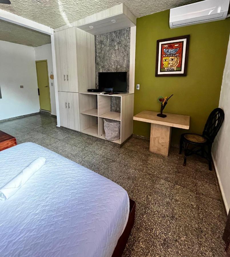 La Zona Hostel Сан-Сальвадор Екстер'єр фото